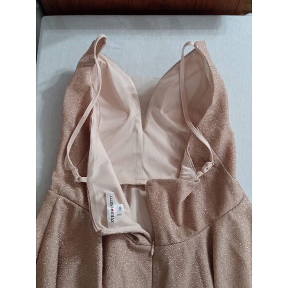 Elegant Rose Gold Women's Dress - Picture 6 of 8